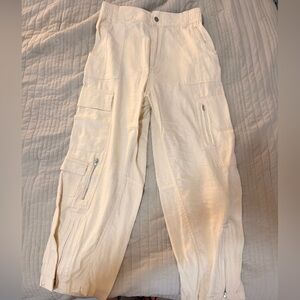 Women’s Lightweight Cream Cargo Pants with Zipper Pockets